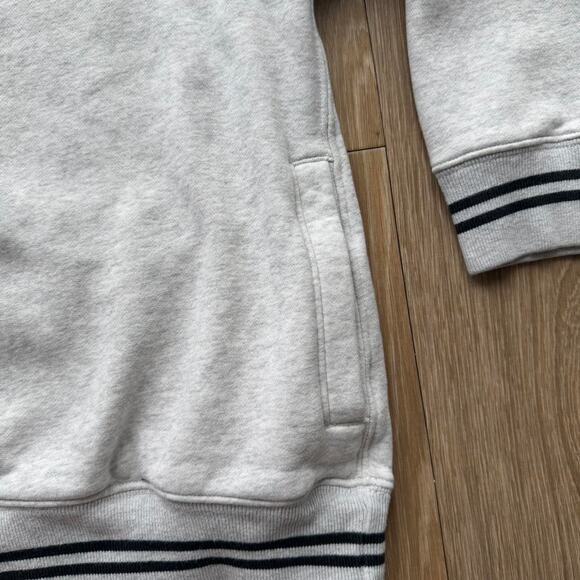 Abercrombie fitch grey quarter Size Large - Picture 5 of 6